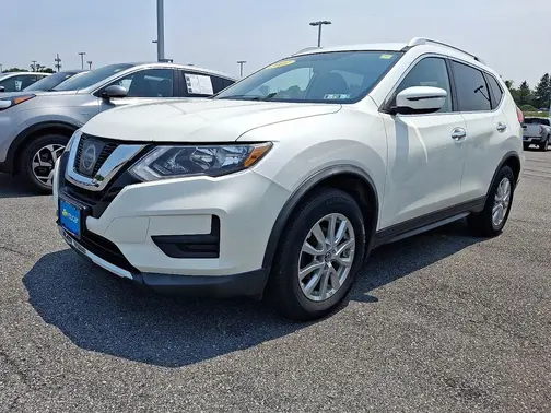 White 2017 Nissan Rogue SV