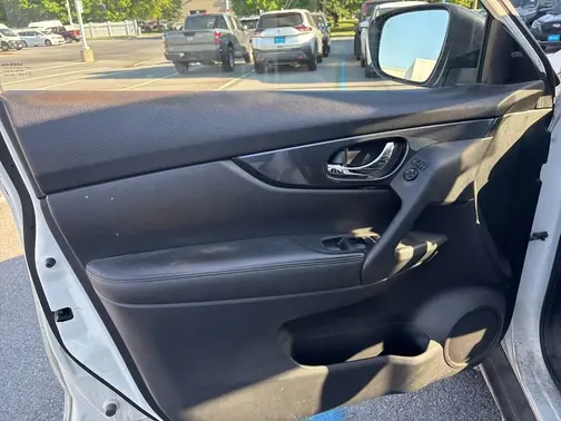 White 2017 Nissan Rogue SV