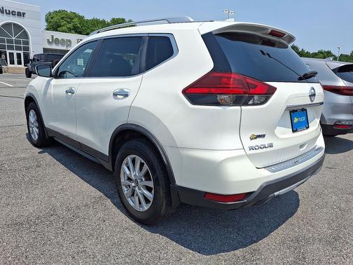 White 2017 Nissan Rogue SV
