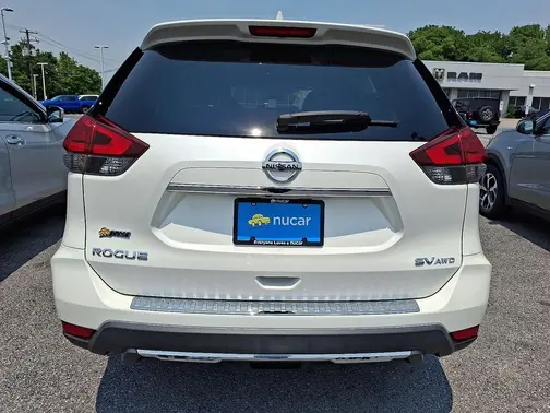 White 2017 Nissan Rogue SV