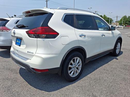 White 2017 Nissan Rogue SV