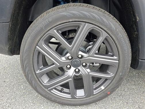 Hydro Blue Pearl-Coat Exterior Paint 2026 Jeep Compass Latitude