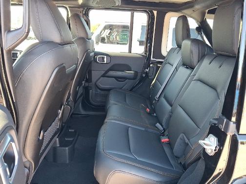 Black Clear-Coat Paint 2027 Jeep Wrangler Sahara