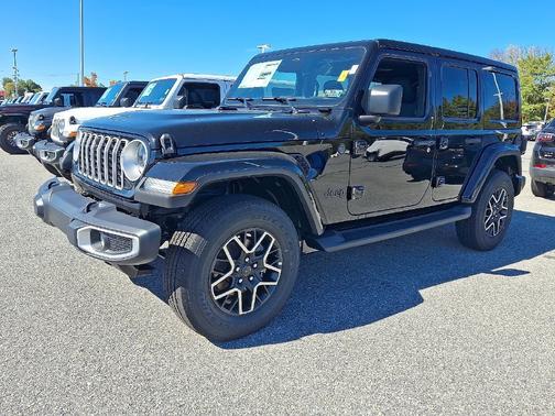 Black Clear-Coat Paint 2027 Jeep Wrangler Sahara
