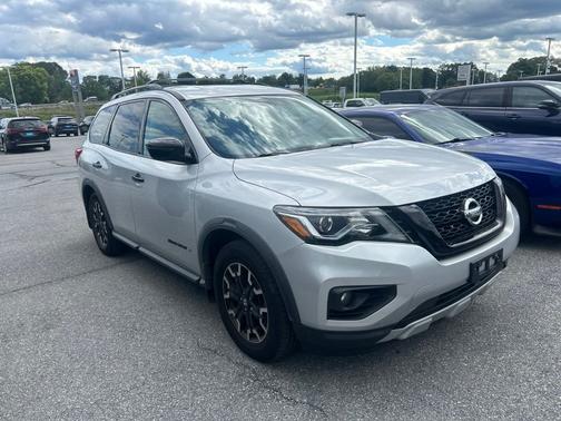 Silver 2020 Nissan Pathfinder SV