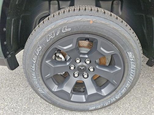 Serrano-Green Metallic Exterior Paint 2026 RAM 1500 Big Horn/Lone Star