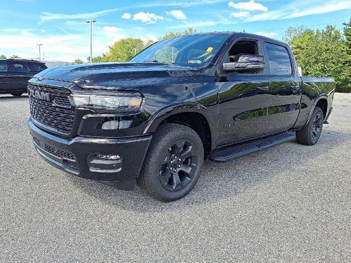 Diamond Black Crystal Pearl-Coat Exterior Paint 2027 RAM 1500 Big Horn/Lone Star