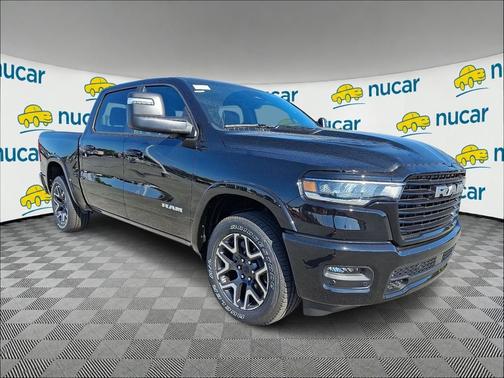 Diamond Black Crystal Pearl-Coat Exterior Paint 2026 RAM 1500 Laramie
