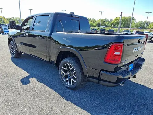 Diamond Black Crystal Pearl-Coat Exterior Paint 2026 RAM 1500 Laramie