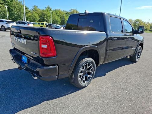 Diamond Black Crystal Pearl-Coat Exterior Paint 2026 RAM 1500 Laramie