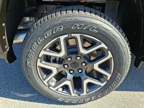 Diamond Black Crystal Pearl-Coat Exterior Paint 2026 RAM 1500 Laramie