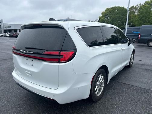 White 2023 Chrysler Pacifica Touring L