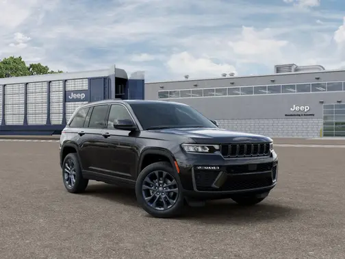 Diamond Black Crystal Pearl-Coat Exterior Paint 2026 Jeep Grand Cherokee