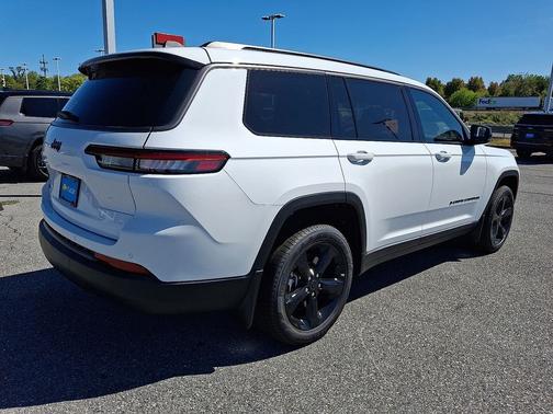 Bright White Clear-Coat Paint 2027 Jeep Grand Cherokee L Limited 4x2