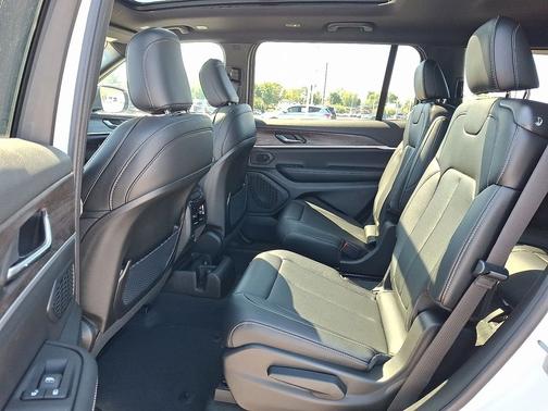 Bright White Clear-Coat Paint 2027 Jeep Grand Cherokee L Limited 4x2