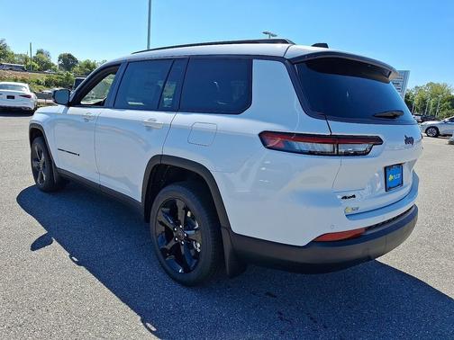 Bright White Clear-Coat Paint 2027 Jeep Grand Cherokee L Limited 4x2