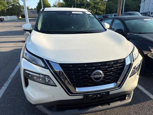 White 2023 Nissan Rogue SV