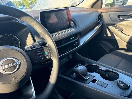 White 2023 Nissan Rogue SV