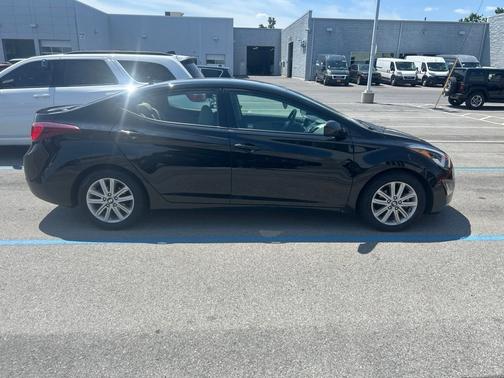 Black 2016 Hyundai ELANTRA SE