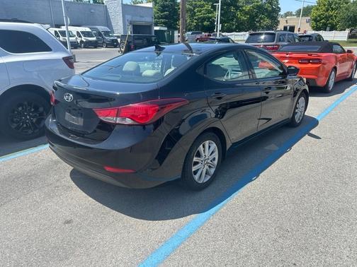 Black 2016 Hyundai ELANTRA SE