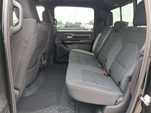 Diamond Black Crystal Pearlcoat 2026 RAM 1500 Big Horn/Lone Star