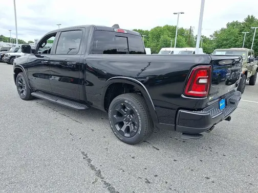 Diamond Black Crystal Pearl-Coat Exterior Paint 2026 RAM 1500 Big Horn/Lone Star