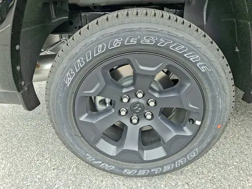 Diamond Black Crystal Pearl-Coat Exterior Paint 2026 RAM 1500 Big Horn/Lone Star