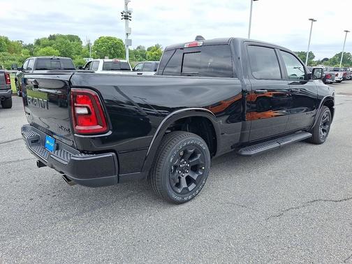 Diamond Black Crystal Pearl-Coat Exterior Paint 2026 RAM 1500 Big Horn/Lone Star