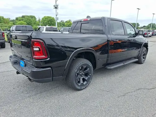 Diamond Black Crystal Pearl-Coat Exterior Paint 2026 RAM 1500 Big Horn/Lone Star