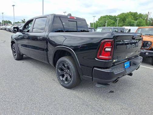 Diamond Black Crystal Pearl-Coat Exterior Paint 2026 RAM 1500 Big Horn/Lone Star