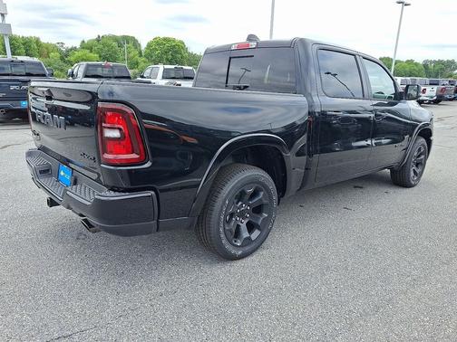 Diamond Black Crystal Pearl-Coat Exterior Paint 2026 RAM 1500 Big Horn/Lone Star