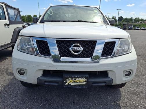 White 2018 Nissan Frontier SV