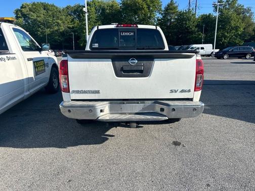 White 2018 Nissan Frontier SV