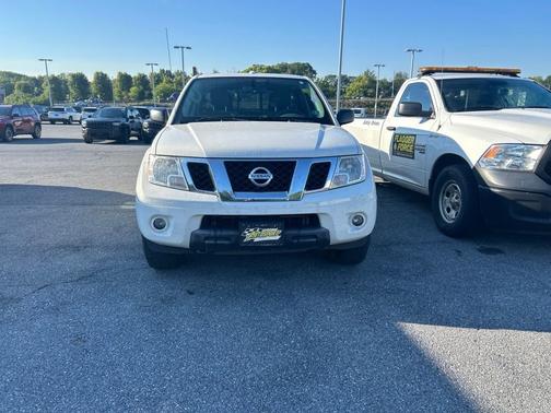 White 2018 Nissan Frontier SV