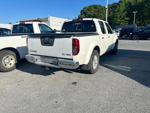 White 2018 Nissan Frontier SV