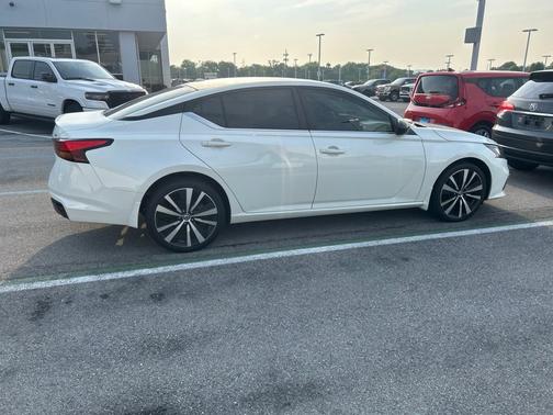 White 2019 Nissan Altima 2.5 SR