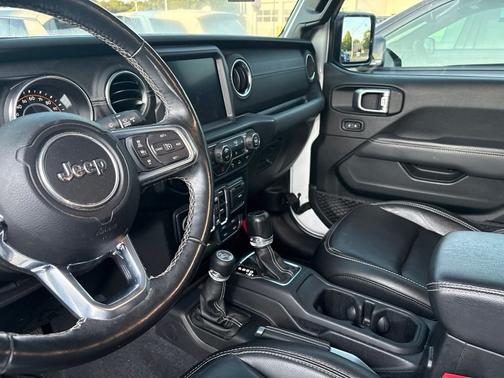 White 2020 Jeep Gladiator Overland