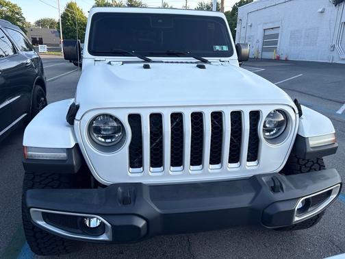 White 2020 Jeep Gladiator Overland