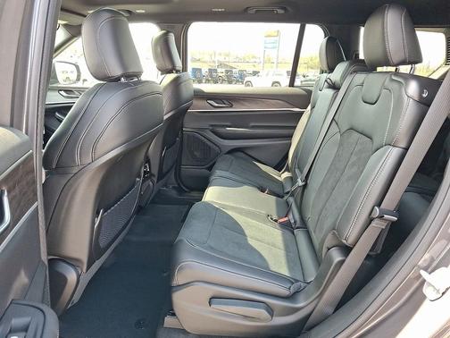 Baltic Gray Metallic Clear-Coat Exterior Paint 2026 Jeep Grand Cherokee L Altitude