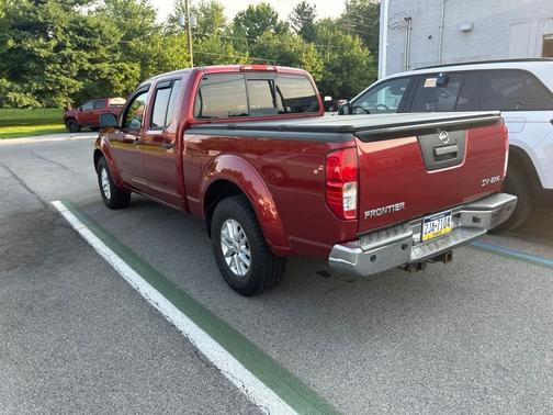 Red 2014 Nissan Frontier SV