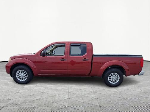 Red 2014 Nissan Frontier SV