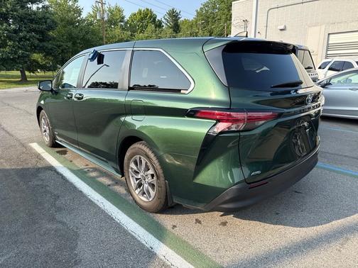 Green 2021 Toyota Sienna LE