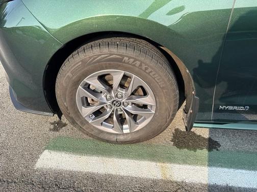 Green 2021 Toyota Sienna LE