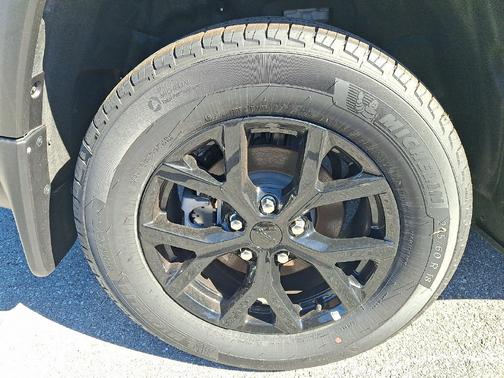 Bright White Clear-Coat Exterior Paint 2026 Jeep Grand Cherokee Altitude 4x2