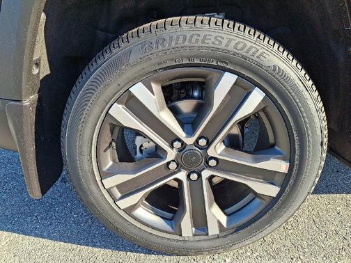 High-Gloss Black Paint 2027 Jeep Grand Cherokee