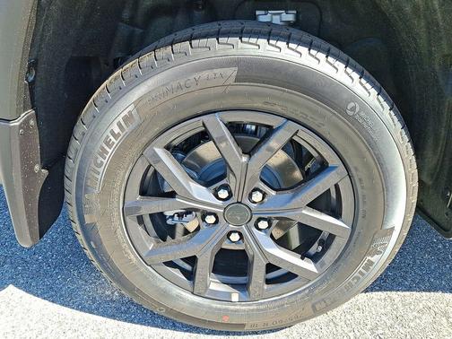 High Gloss Black 2027 Jeep Grand Cherokee Altitude