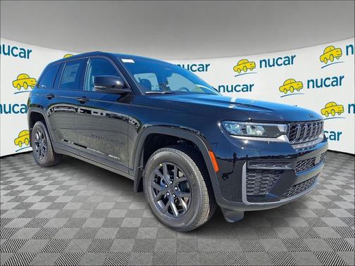 High Gloss Black 2027 Jeep Grand Cherokee Altitude