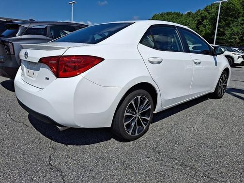 White 2018 Toyota Corolla SE