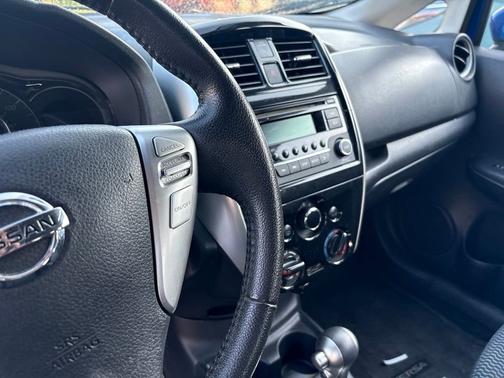 Blue 2015 Nissan Versa Note SV