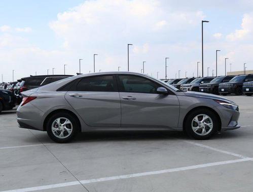 2023 Hyundai ELANTRA SE